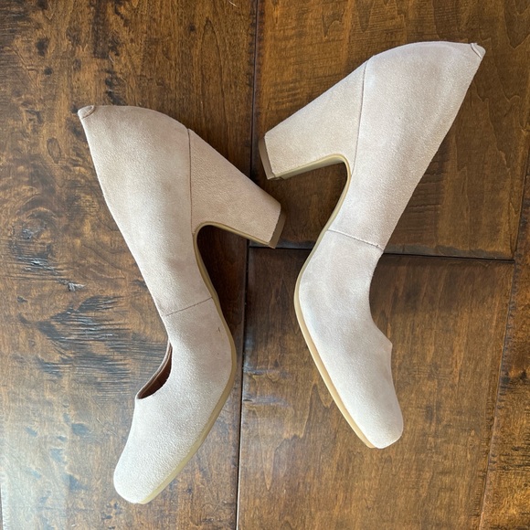 Sofft cream beige suede block heel pumps size 6 - Picture 3 of 6